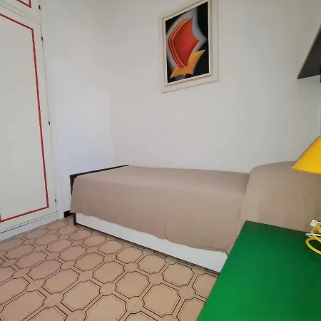 R25 - Trilocale Con Ampio Terrazzo Ancona