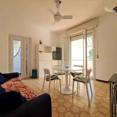 R25 - Trilocale Con Ampio Terrazzo * Анкона