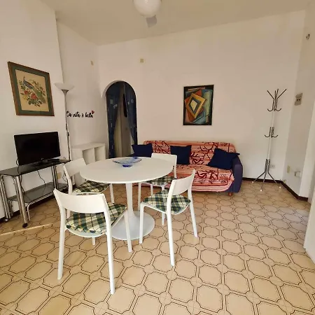 R25 - Trilocale Con Ampio Terrazzo Анкона